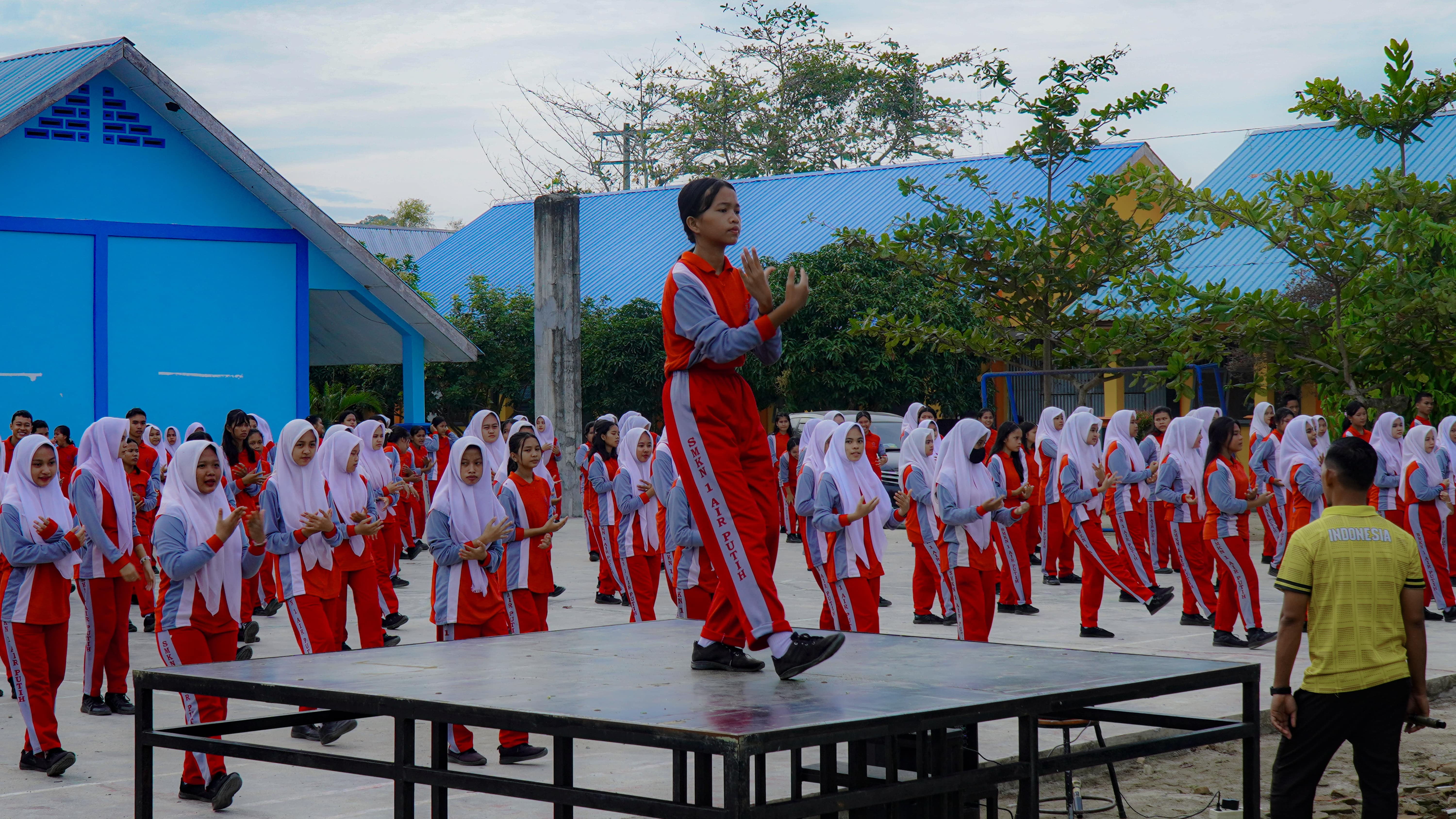 Senam Anak Indonesia Hebat Tingkatkan Semangat dan Kesehatan Siswa SMK Negeri 1 Air Putih