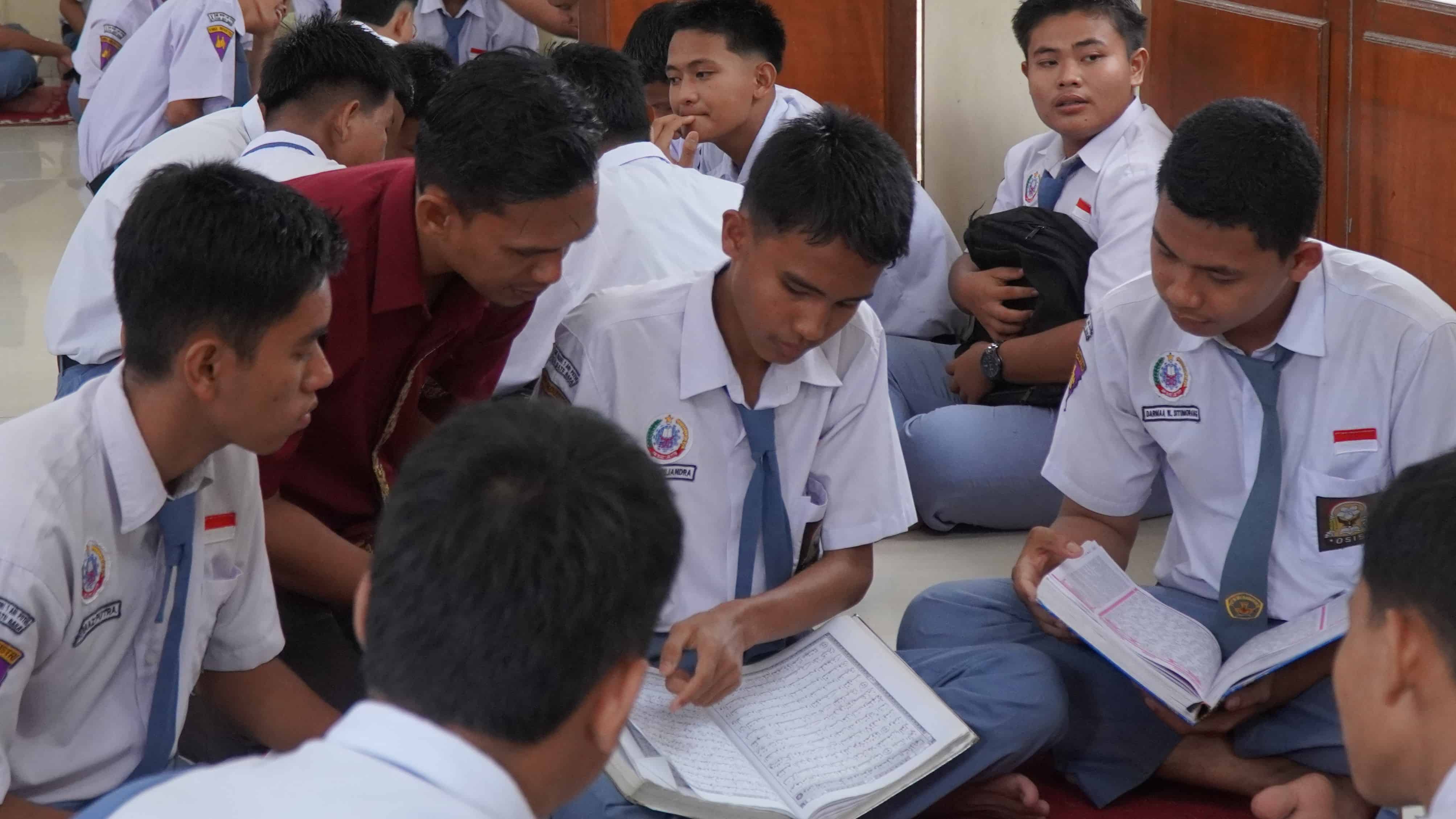 Tumbuhkan Nilai Spiritual: SMKN 1 Air Putih Gelar Tadarusan, Kajian Keislaman, dan Bimbingan Rohani