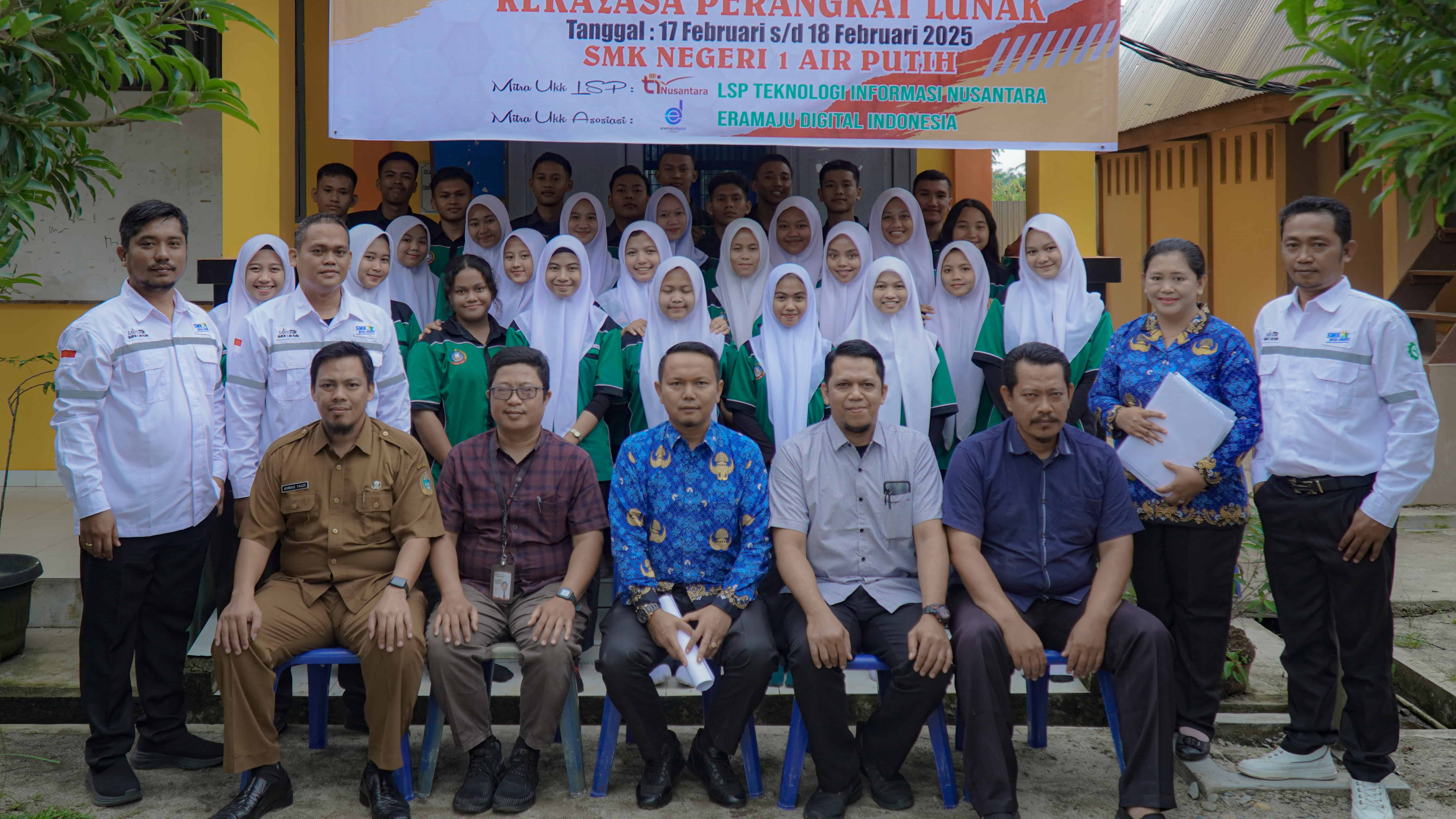 SMK Negeri 1 Air Putih Gelar Uji Kompetensi Keahlian TKJ & RPL Tahun 2025 